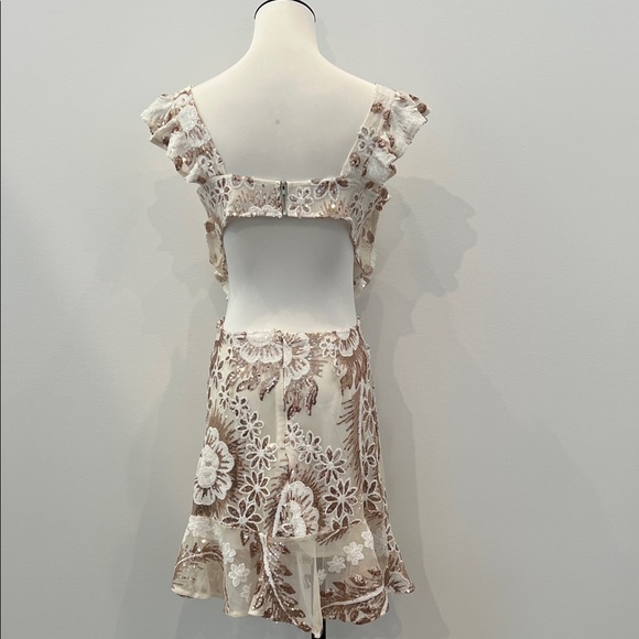 Chic Floral Ruffle Dress in Cream and Brown - Picture 4 of 4